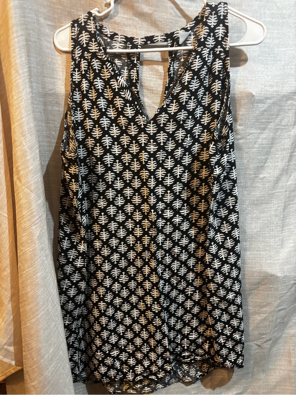 Old Navy Black and White Printed Tank Top